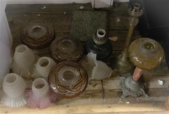 Oil lamp fittings & glass shades(-)